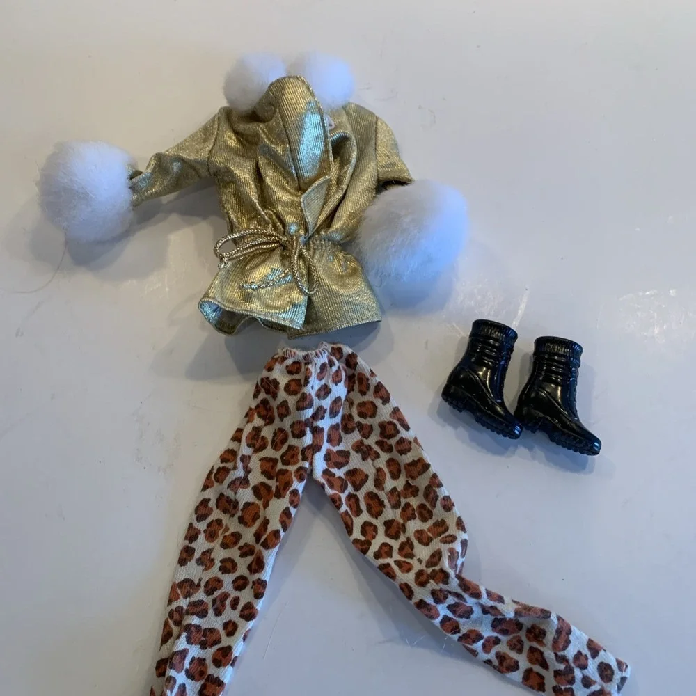 Barbie Fashion Avenue Boutique Gold Jacket, Animal Print Pants,‎ Boots